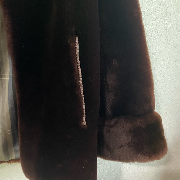 Vintage Fur Label Authority Luxurious Chocolate Brown Fur Mob Wife MCM Jacket M - Picture 16 of 16